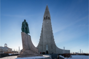 Leif Eriksson Monument and Hallgrimskirkja