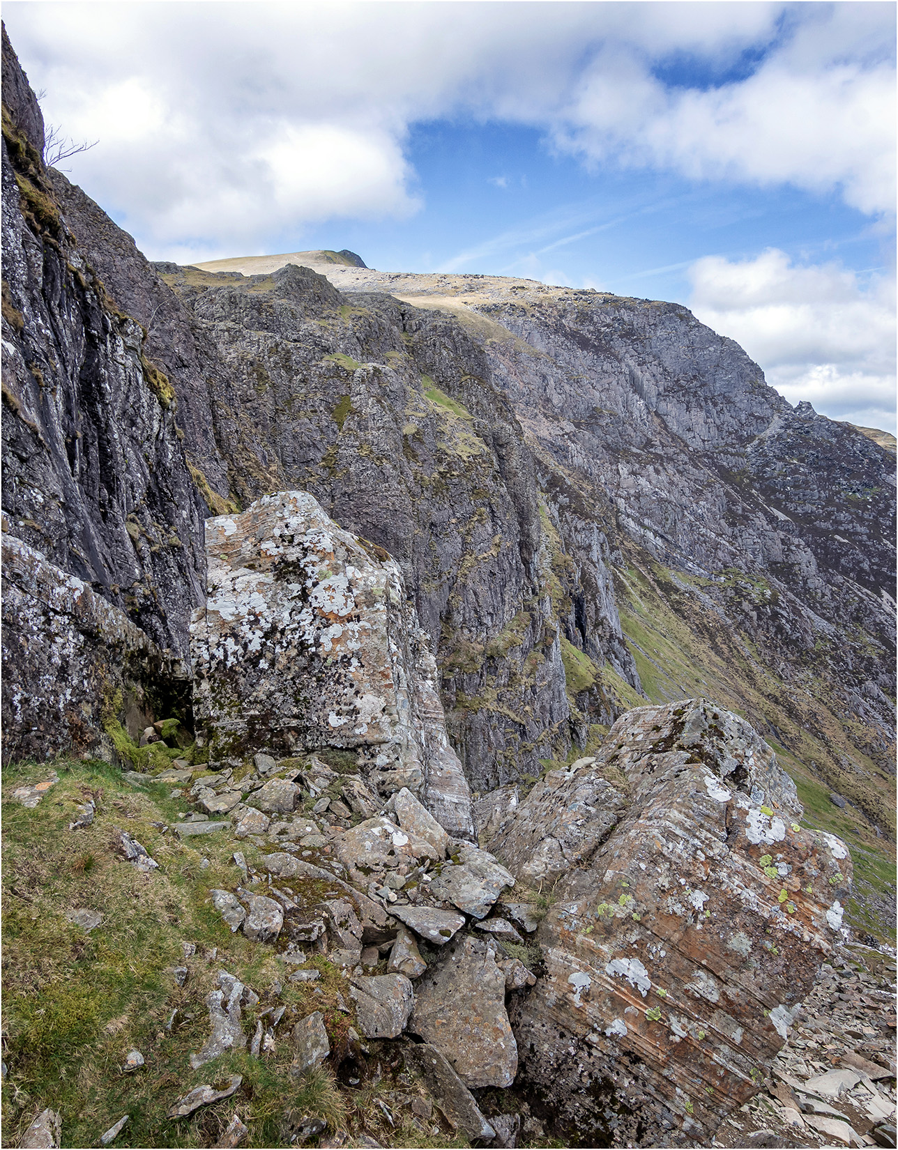 The cliffs of Twll Du