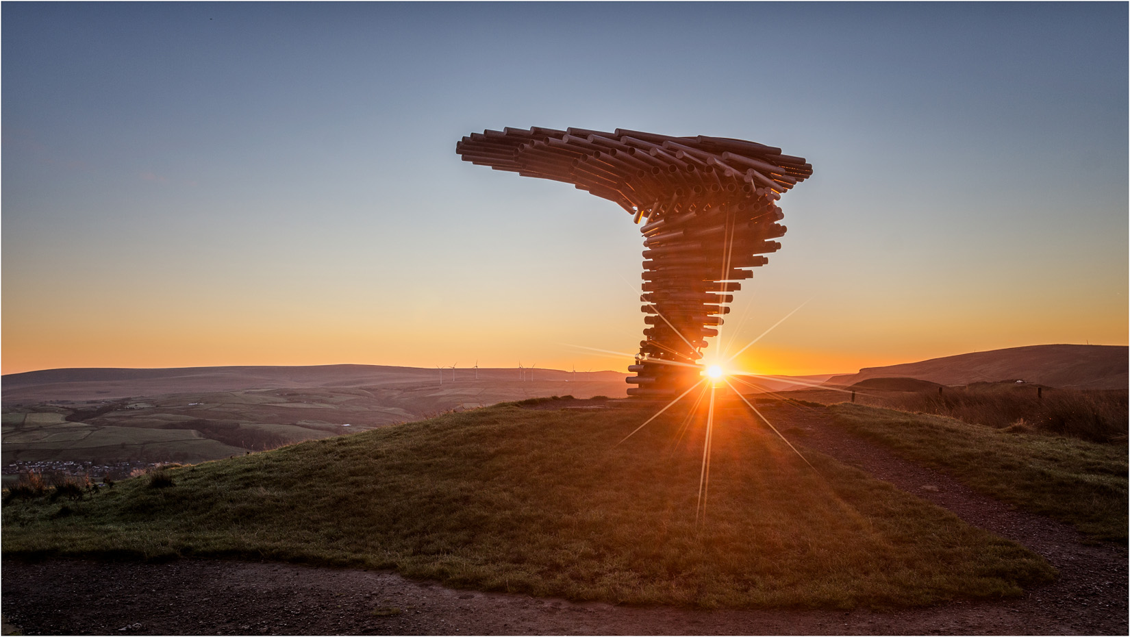 Sunrise Behind The Singing Ringing Tree
