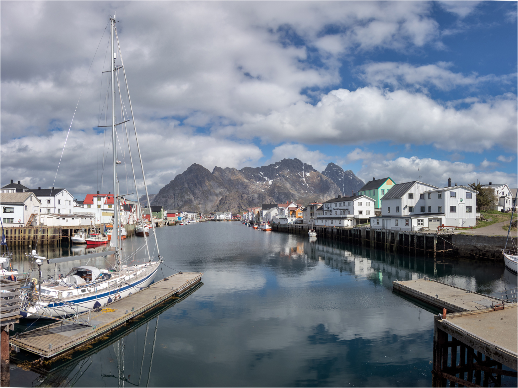 Henningsvaer