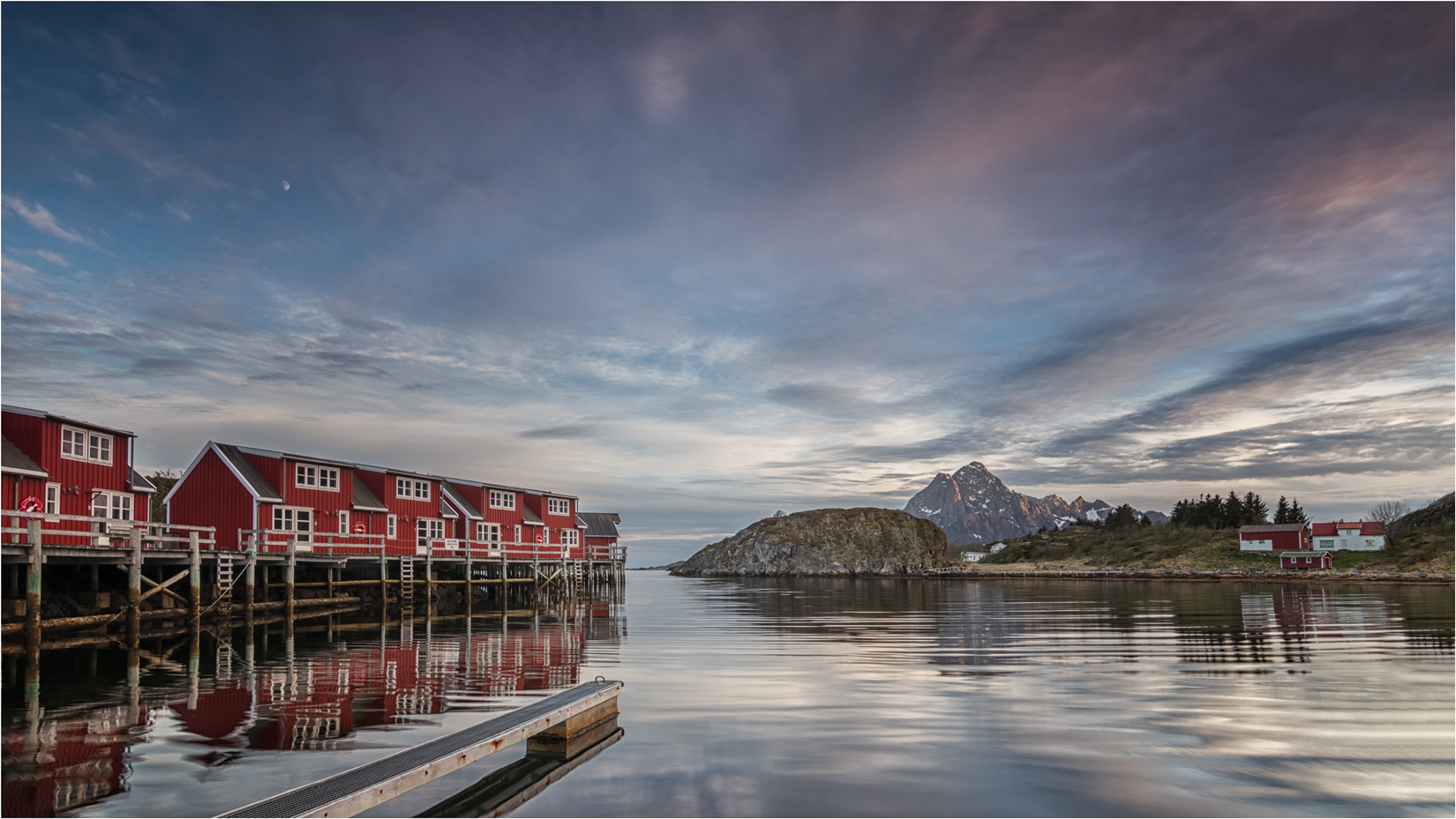 Nyvager Robru Huts At Dawn