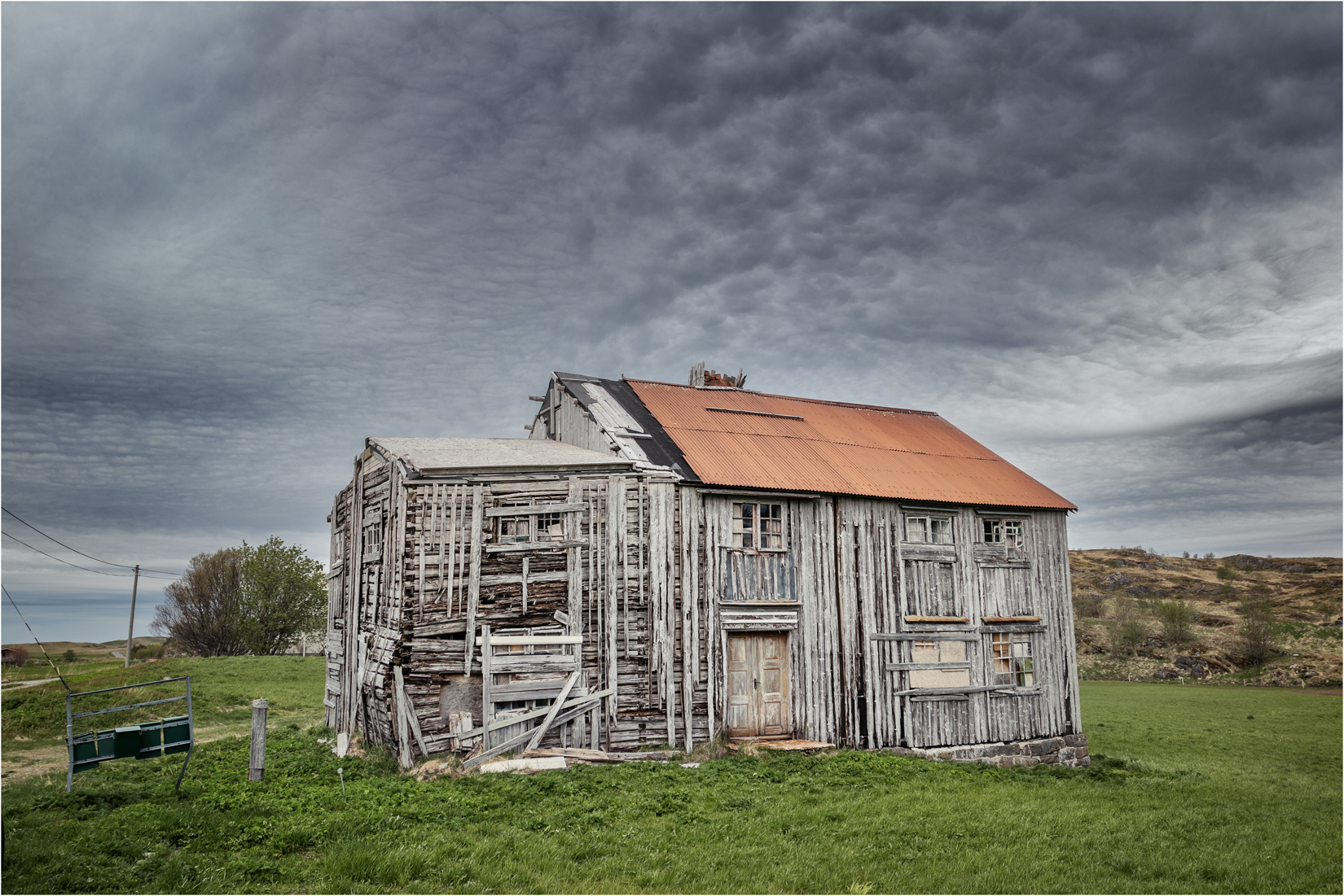 Run Down Shed At Sandbotnen