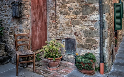 Courtyard in Vagliagli